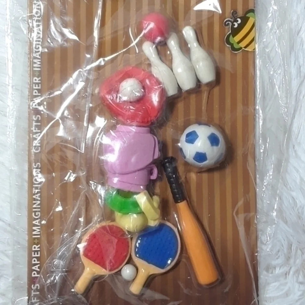 🛍Assorted Sports Themed Rubber Erasers-6 Ct.